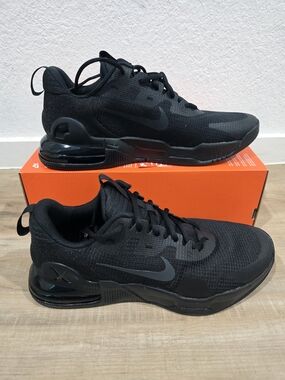 Nike Men's Air-Enhanced Black Athletic Sneakers